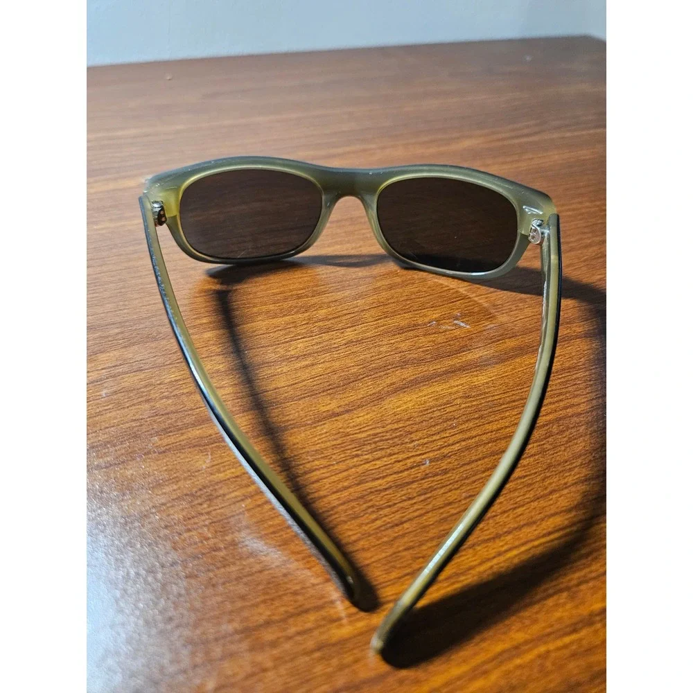 Stussy sunglasses feature